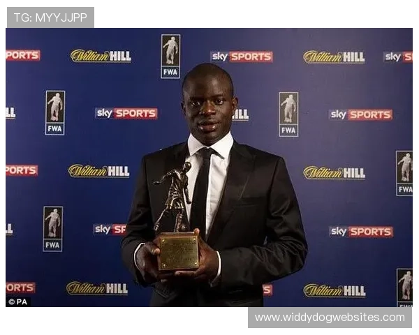 坎特从单后腰到双后腰核心的战术角色演变解析 坎特从单后腰到双后腰核心的战术角色演变解析